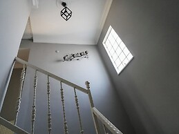 Yeşil Panjurlu Villa Otel