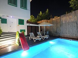 Yeşil Panjurlu Villa Otel