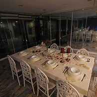 Yeşil Panjurlu Villa Otel