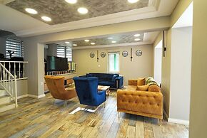 Yeşil Panjurlu Villa Otel