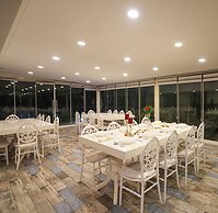 Yeşil Panjurlu Villa Otel