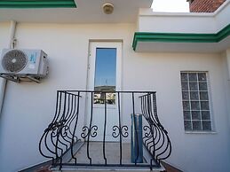 Yeşil Panjurlu Villa Otel