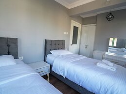 Yeşil Panjurlu Villa Otel