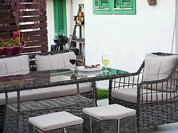 Yeşil Panjurlu Villa Otel