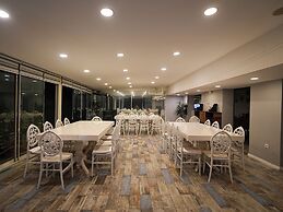 Yeşil Panjurlu Villa Otel