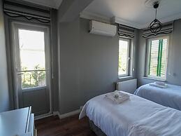 Yeşil Panjurlu Villa Otel