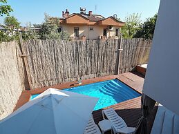 Yeşil Panjurlu Villa Otel