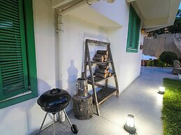 Yeşil Panjurlu Villa Otel