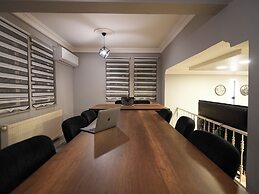 Yeşil Panjurlu Villa Otel