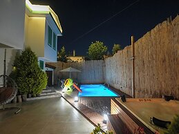 Yeşil Panjurlu Villa Otel