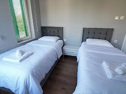 Yeşil Panjurlu Villa Otel