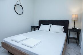 Elegant Spacious 2 Bd Apt in Petralona