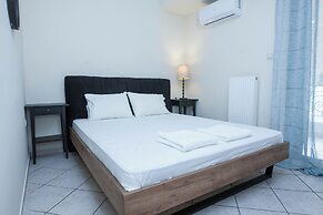 Elegant Spacious 2 Bd Apt in Petralona
