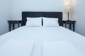 Elegant Spacious 2 Bd Apt in Petralona