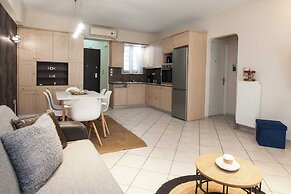 Elegant Spacious 2 Bd Apt in Petralona