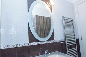 Elegant Spacious 2 Bd Apt in Petralona
