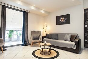 Elegant Spacious 2 Bd Apt in Petralona