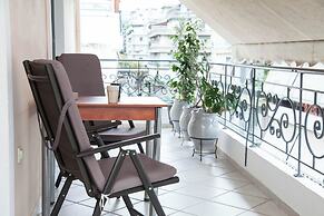 Elegant Spacious 2 Bd Apt in Petralona