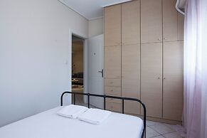 Elegant Spacious 2 Bd Apt in Petralona