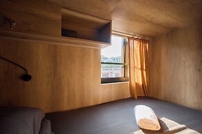 1995S HOSTEL