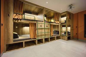 1995S HOSTEL