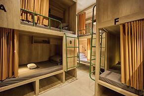 1995S HOSTEL