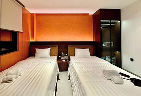 1995S HOSTEL