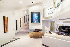 Oceanview Penthouse Suite & Beach Access