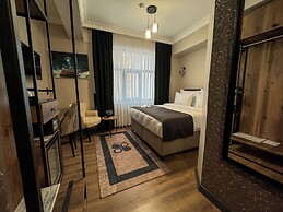 Grand Clover Hotel