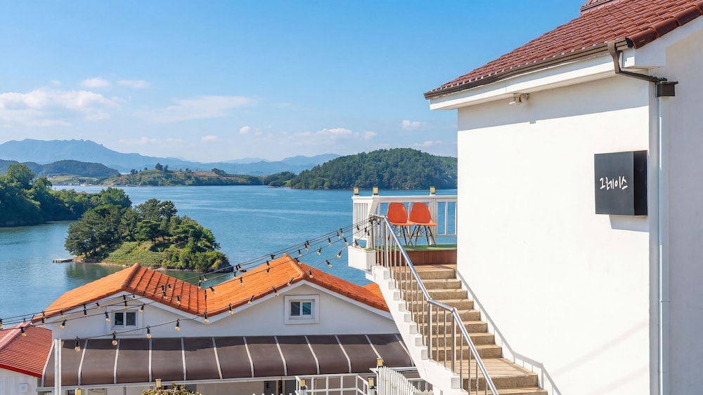 Yeosu Grace Family Pension