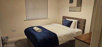 House - Sleeps 8 - Parking - Station Close