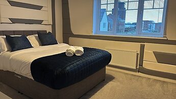 House - Sleeps 8 - Parking - Station Close