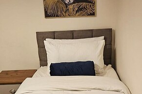 House - Sleeps 8 - Parking - Station Close