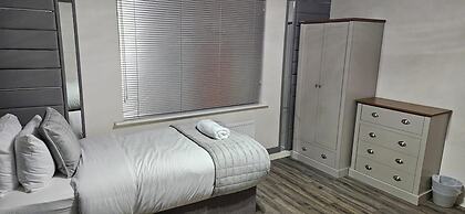 House - Sleeps 8 - Parking - Station Close
