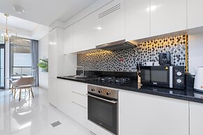 Lux BnB Aykon Tower Skyline Views