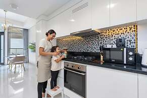 Lux BnB Aykon Tower Skyline Views