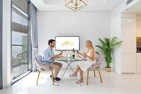 Lux BnB Aykon Tower Skyline Views