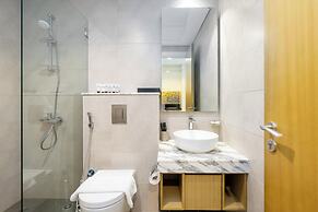 Lux BnB Aykon Tower Skyline Views