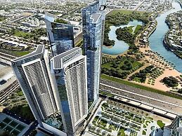 Lux BnB Aykon Tower Skyline Views