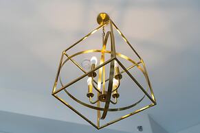 Lux BnB Aykon Tower Skyline Views