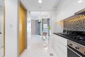 Lux BnB Aykon Tower Skyline Views