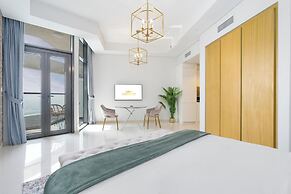 Lux BnB Aykon Tower Skyline Views