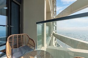 Lux BnB Aykon Tower Skyline Views