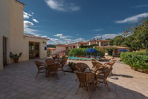 Crystal Pool Village In Tanaunella