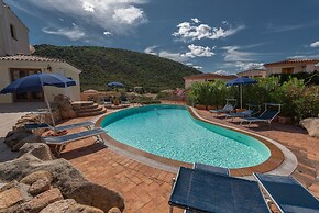 Crystal Pool Village In Tanaunella