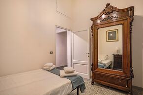 2 Bedroom Apartment in Florence's Heart