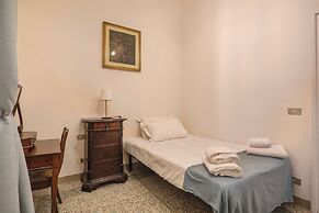 2 Bedroom Apartment in Florence's Heart