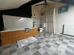4-beds, Sleeps 8, Sea View & Pet Friendly