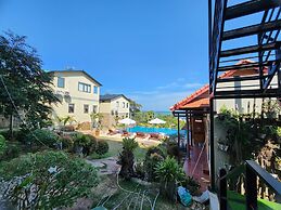 Sunny Shore Resort
