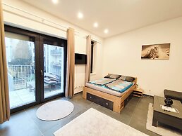 Cozy Apartment with Free Parking